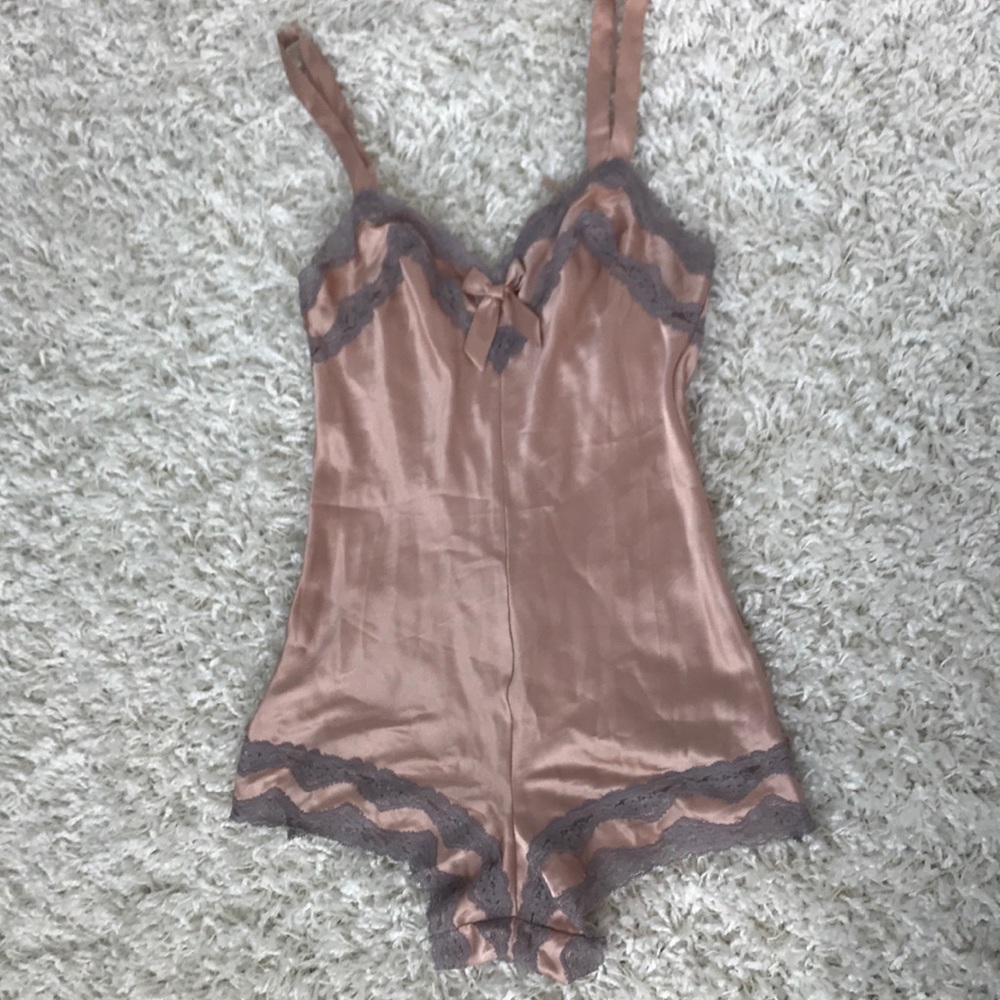 NWT Victoria Secret romper peach/pink small